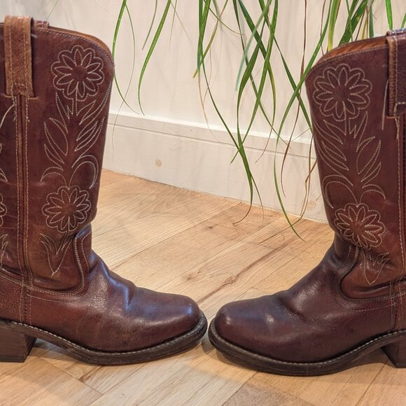 RARE  Frye Vintage Campus Floral Stitch Leather  Women's Brown Western Boots - Picture 3 of 5